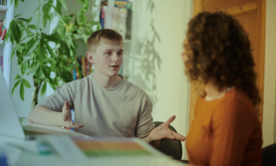 Annabell Bergmann – Beratungsgespräch zwischen Betreuerin und Betreutem